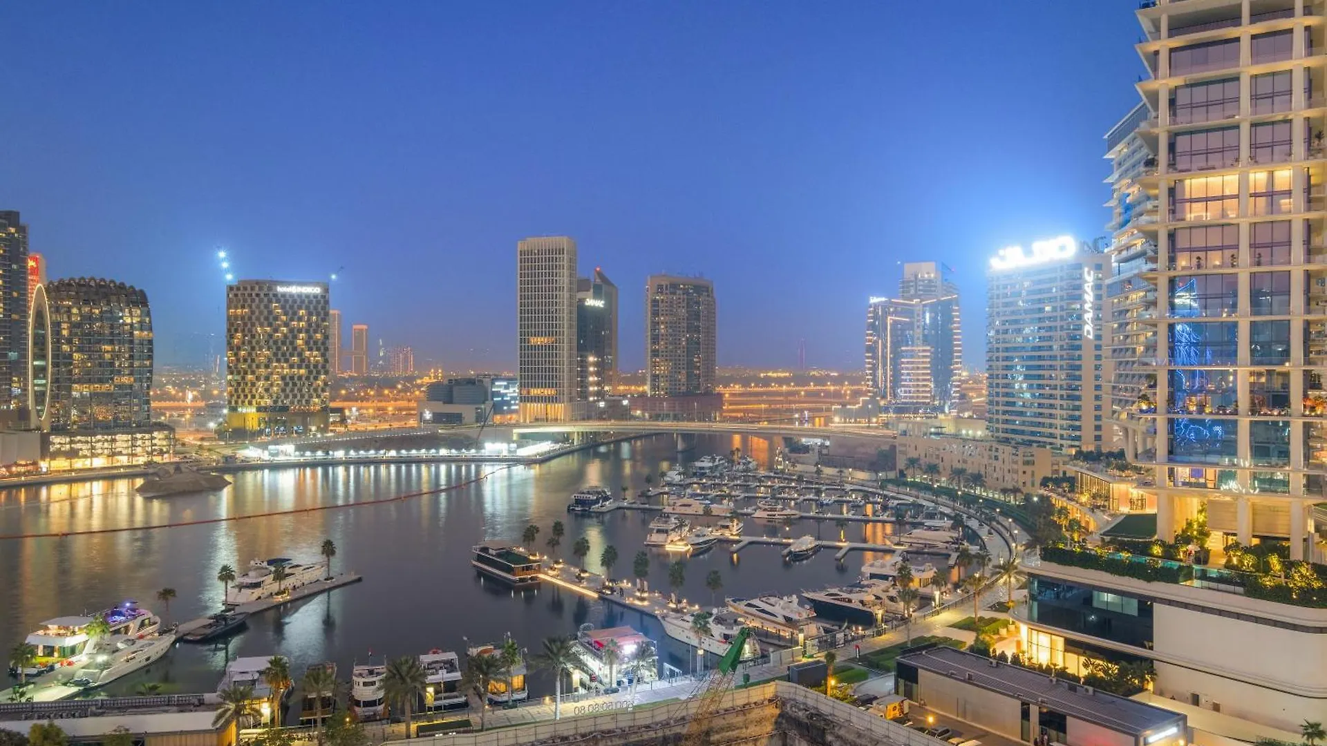 Cozy 1Br In Business Bay With Canal Views Dubai Apartment