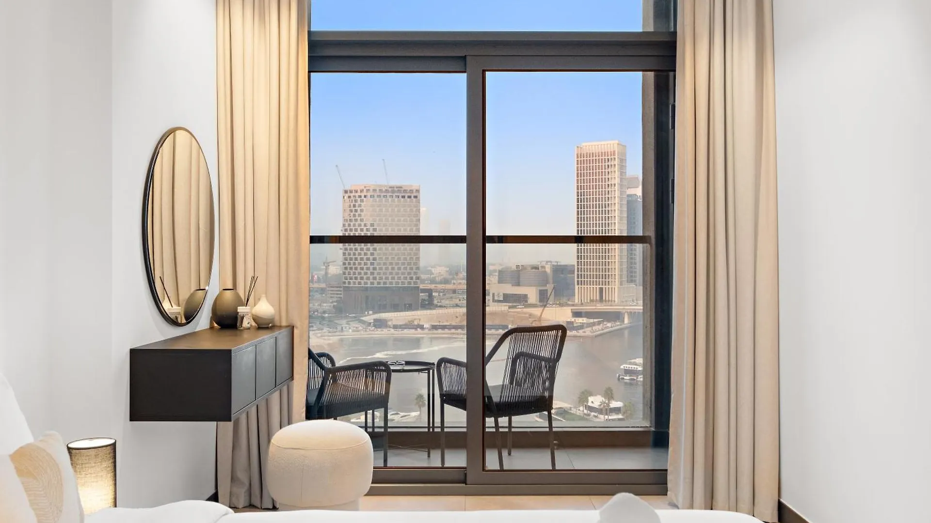 Cozy 1Br In Business Bay With Canal Views Dubai Apartment